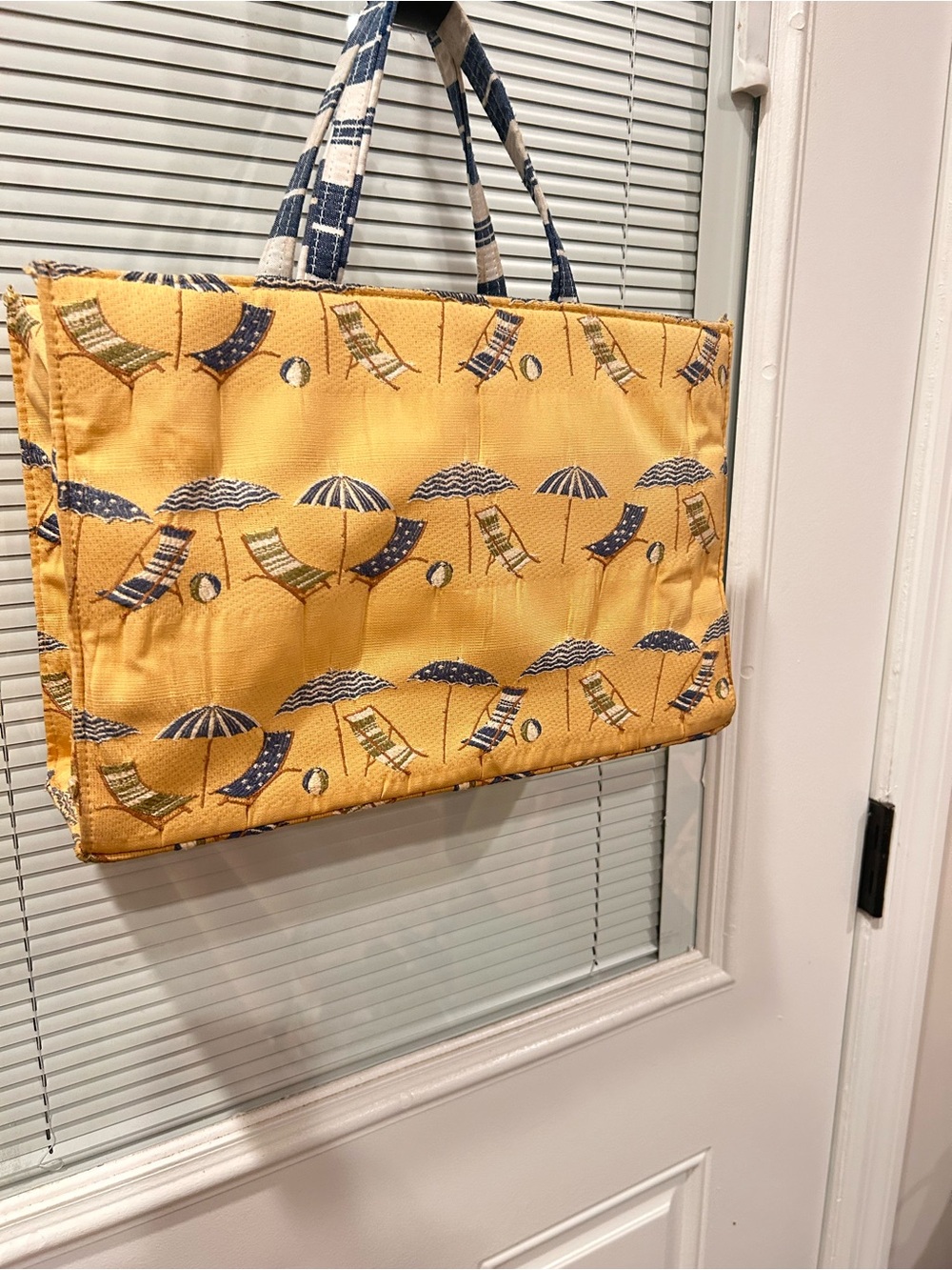 Vintage yellow beach purse. So beautiful ! French Riviera style❤️